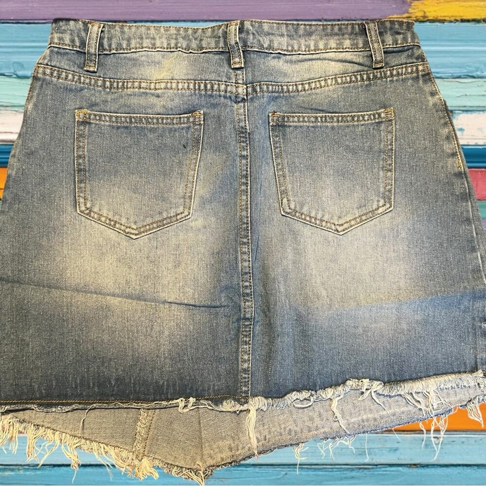 Hayden Denim Mini Skirt Distressed Raw Hem Light Wash Size L NWT - Picture 4 of 6